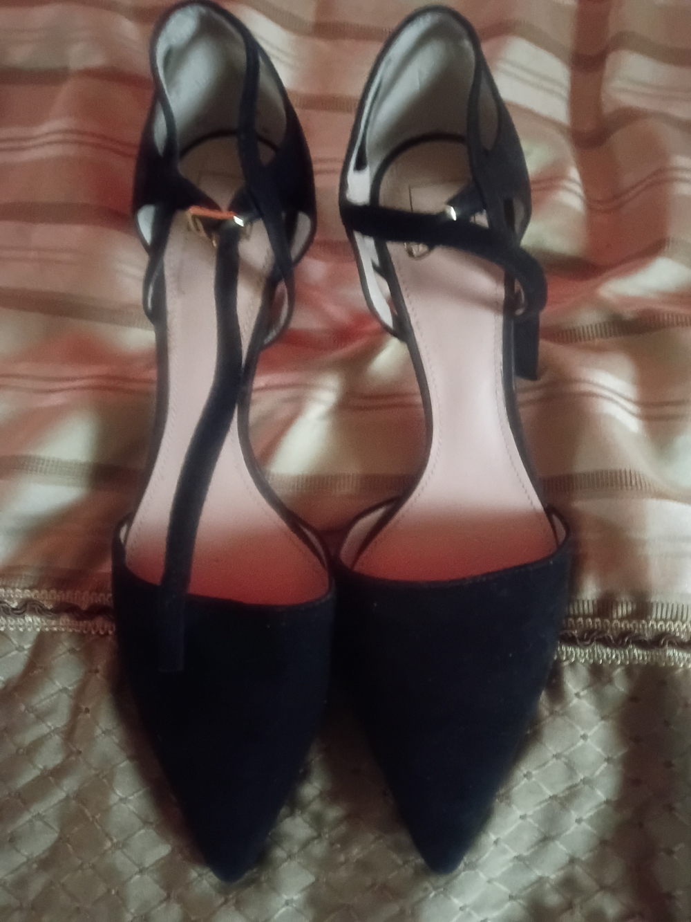 14th & Union Black Pointed T-Strap Heels